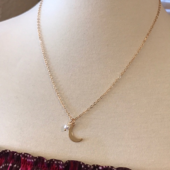 Jewelry - Gold tone moon and pearl necklace